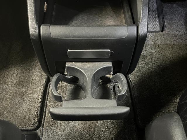 オデッセイ アブソルート　アブソルート　純正ナビ／ｂｌｕｅｔｏｏｔｈ／フルセグＴＶ／バックカメラ　リアフリップダウンモニター　純正アルミ　フォグランプ　ドライブレコーダー　ＥＴＣ　両側パワースライドドア　ステアリングスイッチ（32枚目）