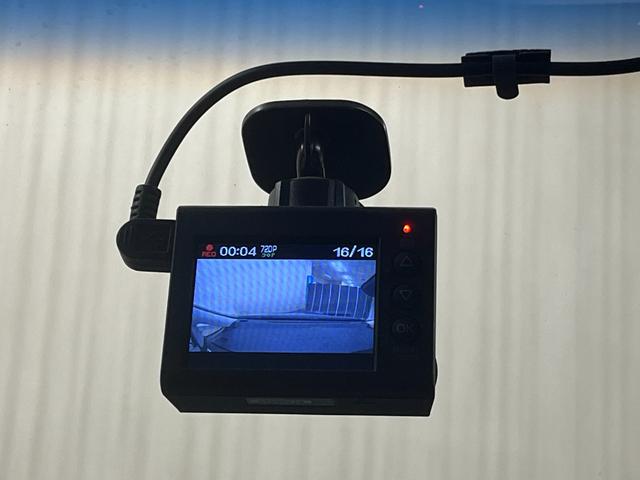 オデッセイ アブソルート　アブソルート　純正ナビ／ｂｌｕｅｔｏｏｔｈ／フルセグＴＶ／バックカメラ　リアフリップダウンモニター　純正アルミ　フォグランプ　ドライブレコーダー　ＥＴＣ　両側パワースライドドア　ステアリングスイッチ（41枚目）