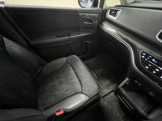 オデッセイ アブソルート　アブソルート　純正ナビ／ｂｌｕｅｔｏｏｔｈ／フルセグＴＶ／バックカメラ　リアフリップダウンモニター　純正アルミ　フォグランプ　ドライブレコーダー　ＥＴＣ　両側パワースライドドア　ステアリングスイッチ（43枚目）