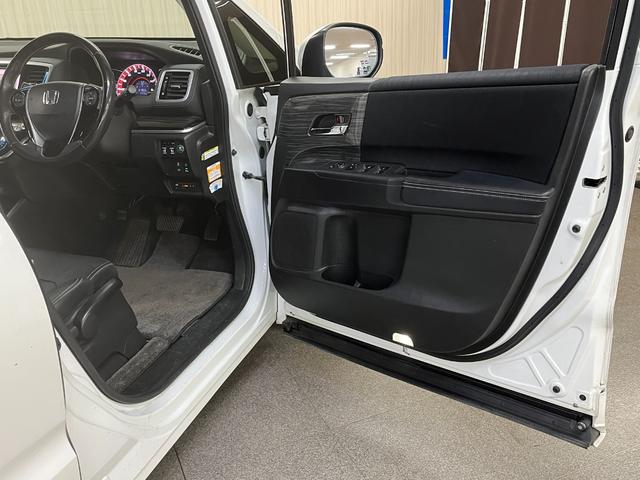 オデッセイ アブソルート　アブソルート　純正ナビ／ｂｌｕｅｔｏｏｔｈ／フルセグＴＶ／バックカメラ　リアフリップダウンモニター　純正アルミ　フォグランプ　ドライブレコーダー　ＥＴＣ　両側パワースライドドア　ステアリングスイッチ（46枚目）