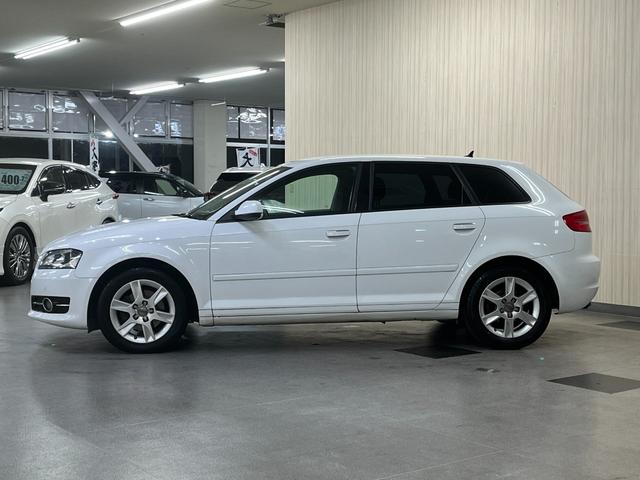 Ａ３ 　Ａ３スポーツバック　純正アルミホイール　フォグランプ　オートライト　純正ナビ／／フルセグＴＶ／バックカメラ／ＣＤ　ＨＩＤヘッドライト　ステアリングスイッチ　キーレスエントリー（4枚目）