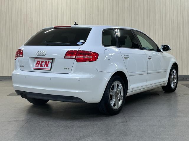 Ａ３ 　Ａ３スポーツバック　純正アルミホイール　フォグランプ　オートライト　純正ナビ／／フルセグＴＶ／バックカメラ／ＣＤ　ＨＩＤヘッドライト　ステアリングスイッチ　キーレスエントリー（5枚目）