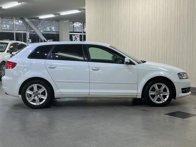 Ａ３ 　Ａ３スポーツバック　純正アルミホイール　フォグランプ　オートライト　純正ナビ／／フルセグＴＶ／バックカメラ／ＣＤ　ＨＩＤヘッドライト　ステアリングスイッチ　キーレスエントリー（8枚目）