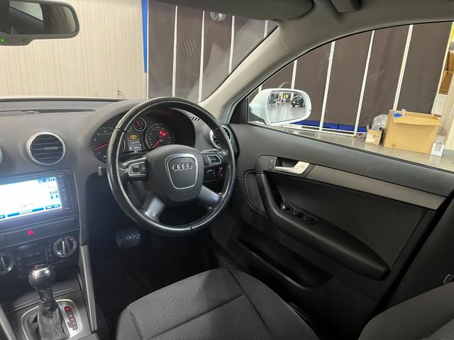 Ａ３ 　Ａ３スポーツバック　純正アルミホイール　フォグランプ　オートライト　純正ナビ／／フルセグＴＶ／バックカメラ／ＣＤ　ＨＩＤヘッドライト　ステアリングスイッチ　キーレスエントリー（11枚目）