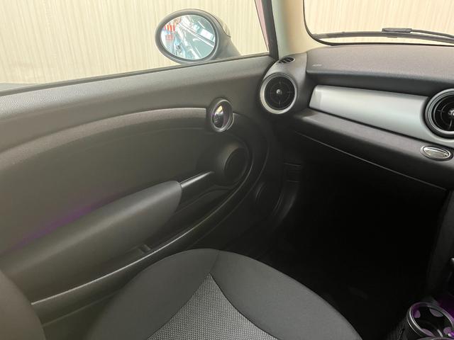 ＭＩＮＩ 　クーパークラブマン＿社外１８インチアルミ＿ドライブレコーダー　ＥＴＣ　社外ポータブルナビ／ワンセグＴＶ　ＨＩＤヘッドライト　フォグランプ　プッシュスタート　スマートキー　オートエアコン（11枚目）