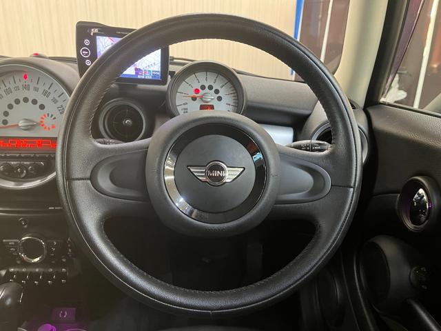 ＭＩＮＩ 　クーパークラブマン＿社外１８インチアルミ＿ドライブレコーダー　ＥＴＣ　社外ポータブルナビ／ワンセグＴＶ　ＨＩＤヘッドライト　フォグランプ　プッシュスタート　スマートキー　オートエアコン（13枚目）
