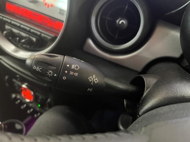 ＭＩＮＩ 　クーパークラブマン＿社外１８インチアルミ＿ドライブレコーダー　ＥＴＣ　社外ポータブルナビ／ワンセグＴＶ　ＨＩＤヘッドライト　フォグランプ　プッシュスタート　スマートキー　オートエアコン（16枚目）