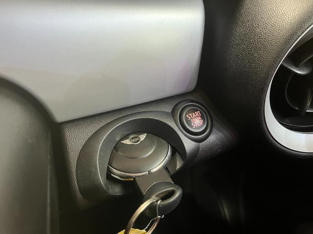 ＭＩＮＩ 　クーパークラブマン＿社外１８インチアルミ＿ドライブレコーダー　ＥＴＣ　社外ポータブルナビ／ワンセグＴＶ　ＨＩＤヘッドライト　フォグランプ　プッシュスタート　スマートキー　オートエアコン（17枚目）