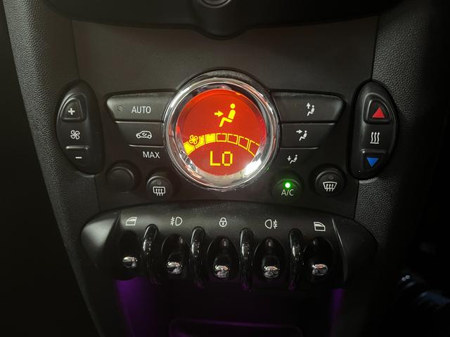 ＭＩＮＩ 　クーパークラブマン＿社外１８インチアルミ＿ドライブレコーダー　ＥＴＣ　社外ポータブルナビ／ワンセグＴＶ　ＨＩＤヘッドライト　フォグランプ　プッシュスタート　スマートキー　オートエアコン（19枚目）