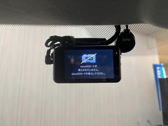 ＭＩＮＩ 　クーパークラブマン＿社外１８インチアルミ＿ドライブレコーダー　ＥＴＣ　社外ポータブルナビ／ワンセグＴＶ　ＨＩＤヘッドライト　フォグランプ　プッシュスタート　スマートキー　オートエアコン（24枚目）