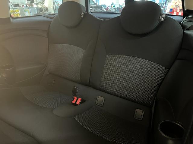 ＭＩＮＩ 　クーパークラブマン＿社外１８インチアルミ＿ドライブレコーダー　ＥＴＣ　社外ポータブルナビ／ワンセグＴＶ　ＨＩＤヘッドライト　フォグランプ　プッシュスタート　スマートキー　オートエアコン（28枚目）