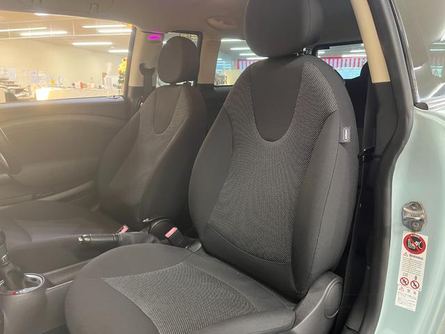 ＭＩＮＩ 　クーパークラブマン＿社外１８インチアルミ＿ドライブレコーダー　ＥＴＣ　社外ポータブルナビ／ワンセグＴＶ　ＨＩＤヘッドライト　フォグランプ　プッシュスタート　スマートキー　オートエアコン（29枚目）