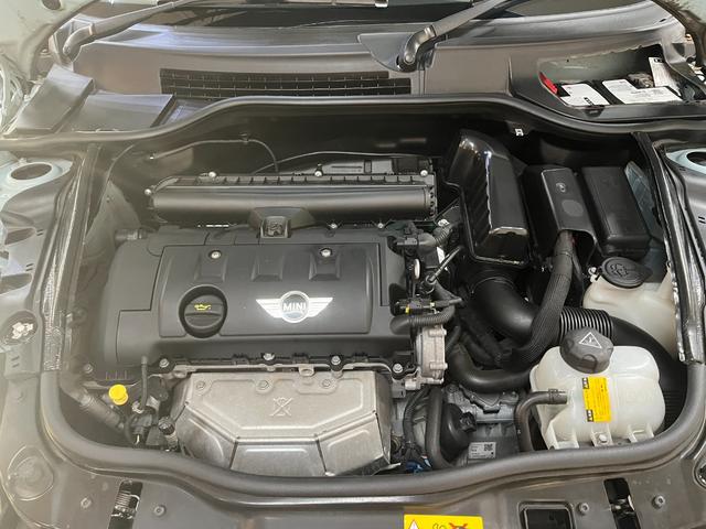 ＭＩＮＩ 　クーパークラブマン＿社外１８インチアルミ＿ドライブレコーダー　ＥＴＣ　社外ポータブルナビ／ワンセグＴＶ　ＨＩＤヘッドライト　フォグランプ　プッシュスタート　スマートキー　オートエアコン（41枚目）