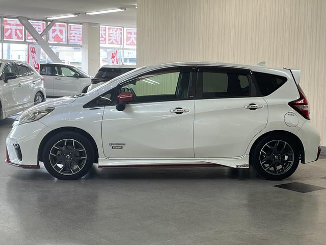 ノート ｅ－パワーニスモ　ｅパワーニスモ　エマージェンシーブレーキ　純正ナビ／フルセグＴＶ　デジタルインナーミラー　線包囲モニター　ドライブレコーダー　ＥＴＣ　ステアリングスイッチ　純正アルミ　電動格納ミラー（4枚目）