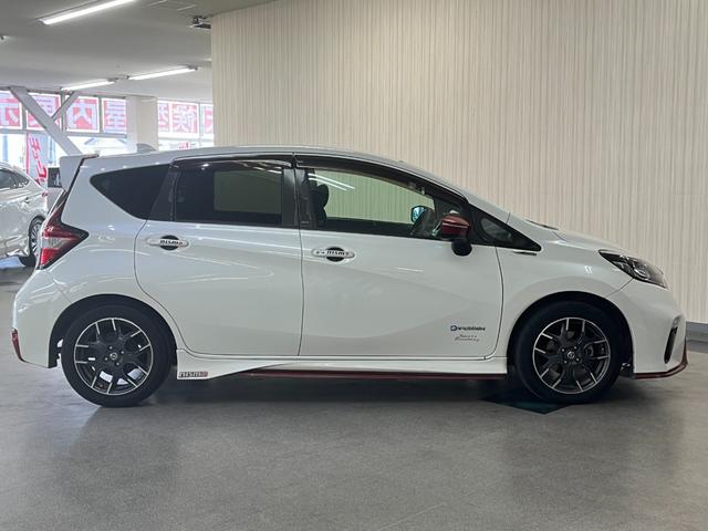 ノート ｅ－パワーニスモ　ｅパワーニスモ　エマージェンシーブレーキ　純正ナビ／フルセグＴＶ　デジタルインナーミラー　線包囲モニター　ドライブレコーダー　ＥＴＣ　ステアリングスイッチ　純正アルミ　電動格納ミラー（5枚目）