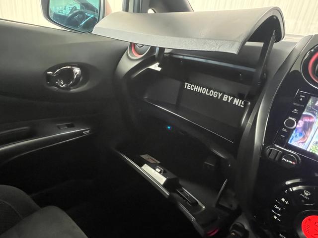 ノート ｅ－パワーニスモ　ｅパワーニスモ　エマージェンシーブレーキ　純正ナビ／フルセグＴＶ　デジタルインナーミラー　線包囲モニター　ドライブレコーダー　ＥＴＣ　ステアリングスイッチ　純正アルミ　電動格納ミラー（44枚目）