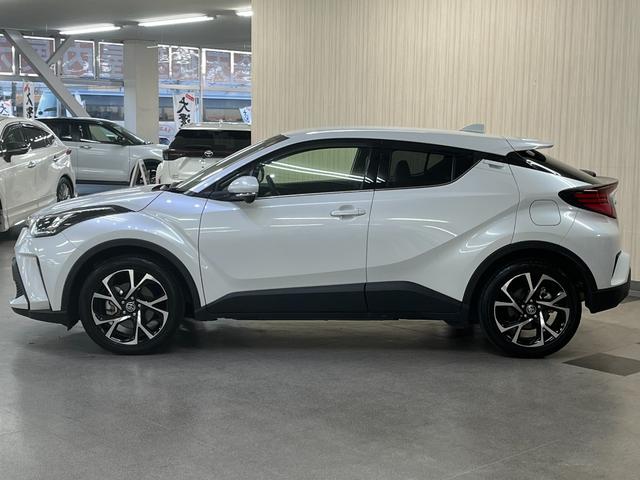 Ｃ－ＨＲ Ｇ－Ｔ　Ｇ－Ｔ＿純正８インチディスプレイオーディオナビ／バックカメラ／ｂｌｕｅｔｏｏｔｈ　ドライブレコーダー　純正アルミ　ステアリングスイッチ　ＬＥＤヘッドライト　ハーフレザーシート　トノカバー（4枚目）