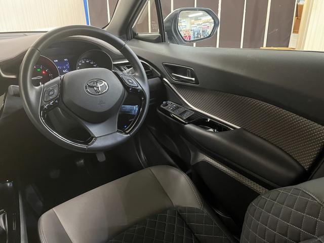 Ｃ－ＨＲ Ｇ－Ｔ　Ｇ－Ｔ＿純正８インチディスプレイオーディオナビ／バックカメラ／ｂｌｕｅｔｏｏｔｈ　ドライブレコーダー　純正アルミ　ステアリングスイッチ　ＬＥＤヘッドライト　ハーフレザーシート　トノカバー（12枚目）