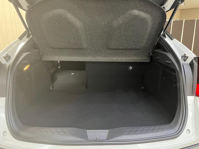 Ｃ－ＨＲ Ｇ－Ｔ　Ｇ－Ｔ＿純正８インチディスプレイオーディオナビ／バックカメラ／ｂｌｕｅｔｏｏｔｈ　ドライブレコーダー　純正アルミ　ステアリングスイッチ　ＬＥＤヘッドライト　ハーフレザーシート　トノカバー（33枚目）