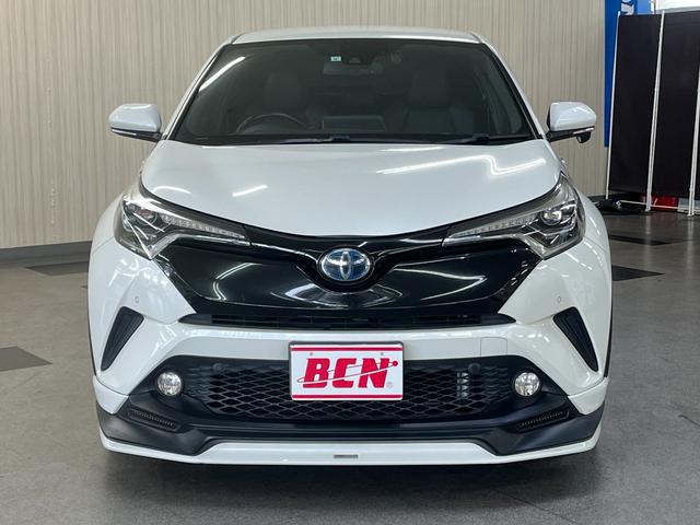 Ｃ－ＨＲ Ｇ　Ｇハイブリッド　ＴＲＤエアロ　ハーフレザーシート　スマートキー　ドライブレコーダー　ＥＴＣ　ステアリングスイッチ　クルーズコントロール　純正ナビ／バックカメラ　純正アルミ　ＬＥＤヘッドライト（2枚目）