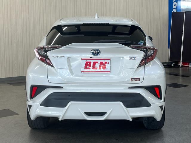Ｃ－ＨＲ Ｇ　Ｇハイブリッド　ＴＲＤエアロ　ハーフレザーシート　スマートキー　ドライブレコーダー　ＥＴＣ　ステアリングスイッチ　クルーズコントロール　純正ナビ／バックカメラ　純正アルミ　ＬＥＤヘッドライト（6枚目）