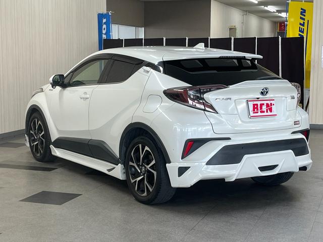 Ｃ－ＨＲ Ｇ　Ｇハイブリッド　ＴＲＤエアロ　ハーフレザーシート　スマートキー　ドライブレコーダー　ＥＴＣ　ステアリングスイッチ　クルーズコントロール　純正ナビ／バックカメラ　純正アルミ　ＬＥＤヘッドライト（7枚目）