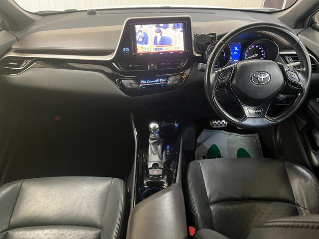 Ｃ－ＨＲ Ｇ　Ｇハイブリッド　ＴＲＤエアロ　ハーフレザーシート　スマートキー　ドライブレコーダー　ＥＴＣ　ステアリングスイッチ　クルーズコントロール　純正ナビ／バックカメラ　純正アルミ　ＬＥＤヘッドライト（9枚目）