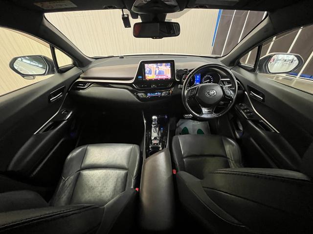 Ｃ－ＨＲ Ｇ　Ｇハイブリッド　ＴＲＤエアロ　ハーフレザーシート　スマートキー　ドライブレコーダー　ＥＴＣ　ステアリングスイッチ　クルーズコントロール　純正ナビ／バックカメラ　純正アルミ　ＬＥＤヘッドライト（10枚目）