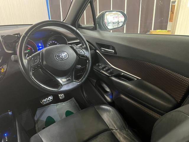 Ｃ－ＨＲ Ｇ　Ｇハイブリッド　ＴＲＤエアロ　ハーフレザーシート　スマートキー　ドライブレコーダー　ＥＴＣ　ステアリングスイッチ　クルーズコントロール　純正ナビ／バックカメラ　純正アルミ　ＬＥＤヘッドライト（12枚目）