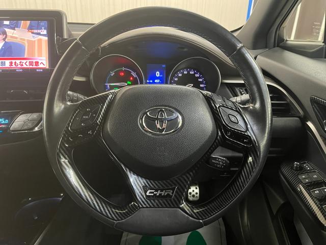 Ｃ－ＨＲ Ｇ　Ｇハイブリッド　ＴＲＤエアロ　ハーフレザーシート　スマートキー　ドライブレコーダー　ＥＴＣ　ステアリングスイッチ　クルーズコントロール　純正ナビ／バックカメラ　純正アルミ　ＬＥＤヘッドライト（13枚目）