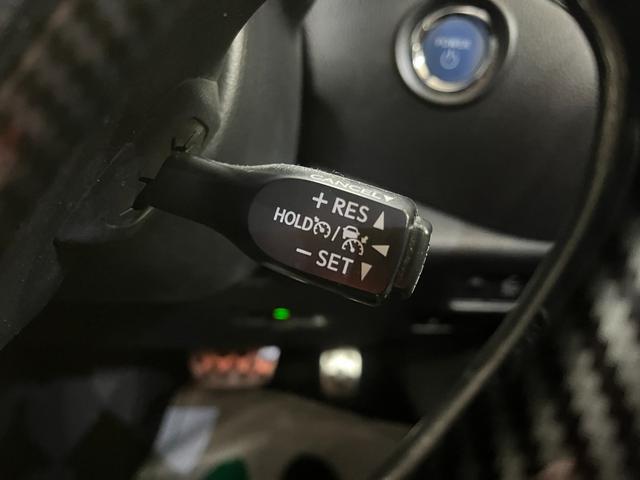 Ｃ－ＨＲ Ｇ　Ｇハイブリッド　ＴＲＤエアロ　ハーフレザーシート　スマートキー　ドライブレコーダー　ＥＴＣ　ステアリングスイッチ　クルーズコントロール　純正ナビ／バックカメラ　純正アルミ　ＬＥＤヘッドライト（17枚目）