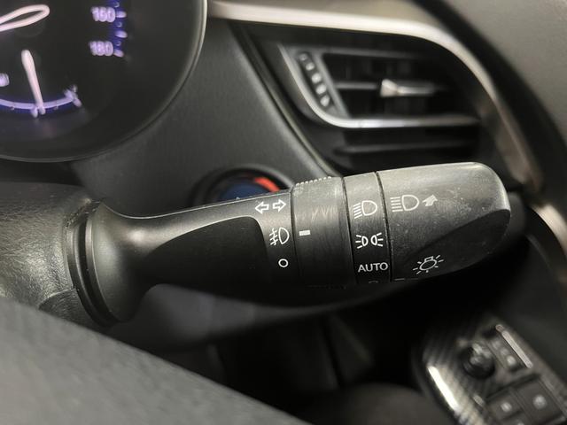 Ｃ－ＨＲ Ｇ　Ｇハイブリッド　ＴＲＤエアロ　ハーフレザーシート　スマートキー　ドライブレコーダー　ＥＴＣ　ステアリングスイッチ　クルーズコントロール　純正ナビ／バックカメラ　純正アルミ　ＬＥＤヘッドライト（18枚目）