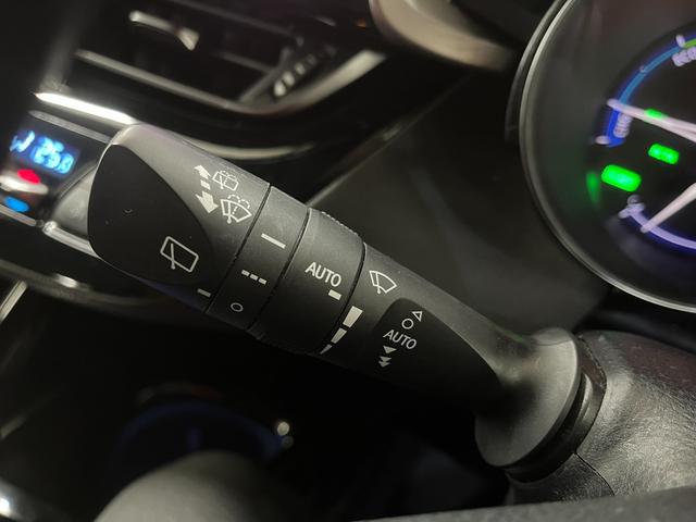 Ｃ－ＨＲ Ｇ　Ｇハイブリッド　ＴＲＤエアロ　ハーフレザーシート　スマートキー　ドライブレコーダー　ＥＴＣ　ステアリングスイッチ　クルーズコントロール　純正ナビ／バックカメラ　純正アルミ　ＬＥＤヘッドライト（19枚目）