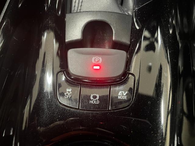 Ｃ－ＨＲ Ｇ　Ｇハイブリッド　ＴＲＤエアロ　ハーフレザーシート　スマートキー　ドライブレコーダー　ＥＴＣ　ステアリングスイッチ　クルーズコントロール　純正ナビ／バックカメラ　純正アルミ　ＬＥＤヘッドライト（23枚目）
