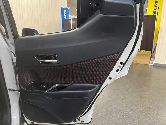 Ｃ－ＨＲ Ｇ　Ｇハイブリッド　ＴＲＤエアロ　ハーフレザーシート　スマートキー　ドライブレコーダー　ＥＴＣ　ステアリングスイッチ　クルーズコントロール　純正ナビ／バックカメラ　純正アルミ　ＬＥＤヘッドライト（39枚目）