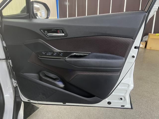 Ｃ－ＨＲ Ｇ　Ｇハイブリッド　ＴＲＤエアロ　ハーフレザーシート　スマートキー　ドライブレコーダー　ＥＴＣ　ステアリングスイッチ　クルーズコントロール　純正ナビ／バックカメラ　純正アルミ　ＬＥＤヘッドライト（41枚目）