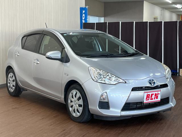 アクア G G_iストップ_純正ナビ/フルセグTV/bluetooth/_ETC_プッシュスタ-ト スマートキー/スペアキー ウィンカーミラー 電動格納ミラー ETC オートエアコン(3枚目)