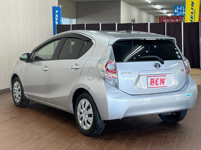 アクア G G_iストップ_純正ナビ/フルセグTV/bluetooth/_ETC_プッシュスタ-ト スマートキー/スペアキー ウィンカーミラー 電動格納ミラー ETC オートエアコン(7枚目)