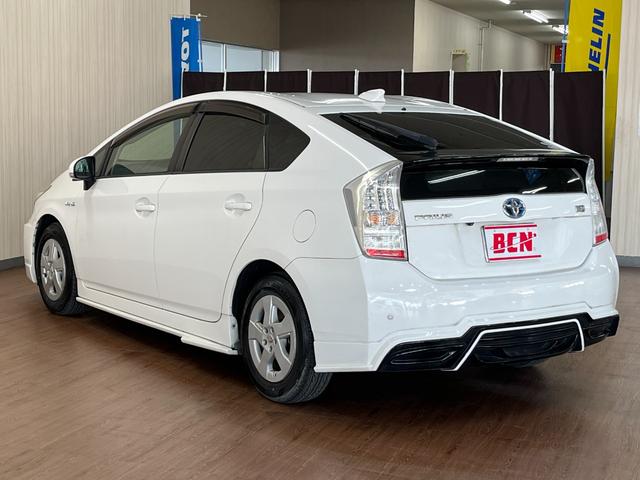 プリウス Ｇ　Ｇ＿エアロパーツ＿純正ＨＤＤナビ／バックモニター／ＣＤ＿ビルトインＥＴＣ　ステアリングスイッチ　オートライト　スマートキー　純正アルミホイール　電動格納ミラー　トノカバー（7枚目）