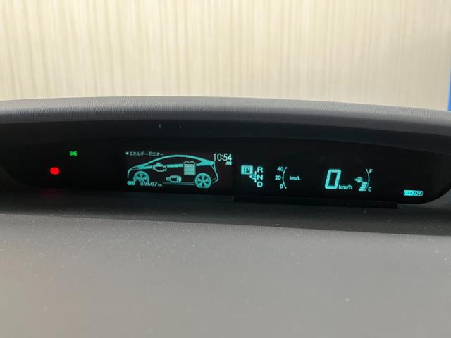 プリウス Ｇ　Ｇ＿エアロパーツ＿純正ＨＤＤナビ／バックモニター／ＣＤ＿ビルトインＥＴＣ　ステアリングスイッチ　オートライト　スマートキー　純正アルミホイール　電動格納ミラー　トノカバー（14枚目）