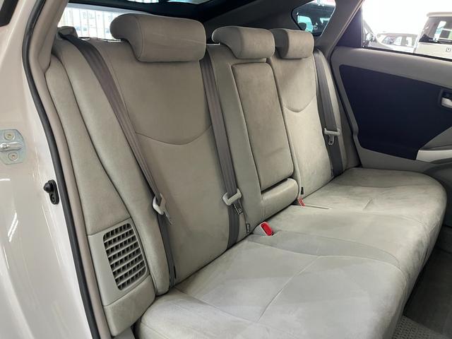 プリウス Ｇ　Ｇ＿エアロパーツ＿純正ＨＤＤナビ／バックモニター／ＣＤ＿ビルトインＥＴＣ　ステアリングスイッチ　オートライト　スマートキー　純正アルミホイール　電動格納ミラー　トノカバー（31枚目）