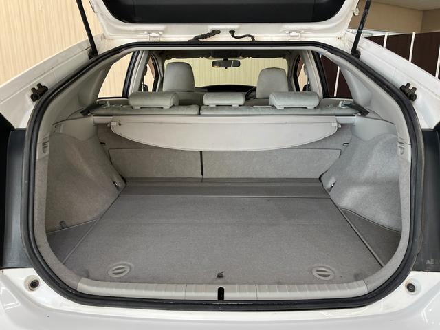 プリウス Ｇ　Ｇ＿エアロパーツ＿純正ＨＤＤナビ／バックモニター／ＣＤ＿ビルトインＥＴＣ　ステアリングスイッチ　オートライト　スマートキー　純正アルミホイール　電動格納ミラー　トノカバー（34枚目）