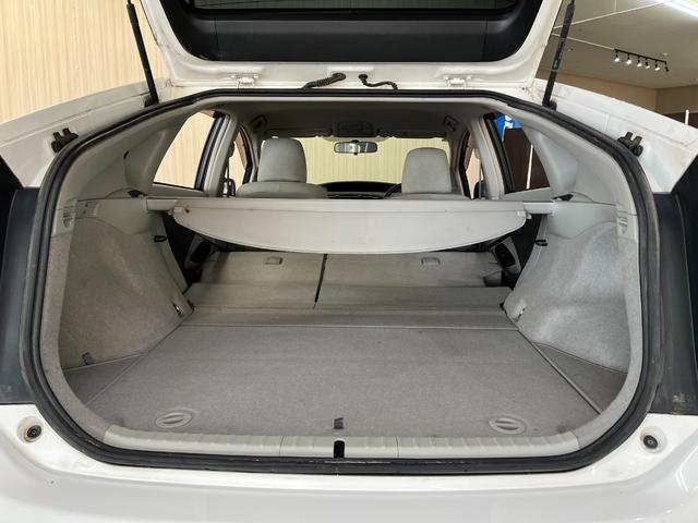 プリウス Ｇ　Ｇ＿エアロパーツ＿純正ＨＤＤナビ／バックモニター／ＣＤ＿ビルトインＥＴＣ　ステアリングスイッチ　オートライト　スマートキー　純正アルミホイール　電動格納ミラー　トノカバー（36枚目）