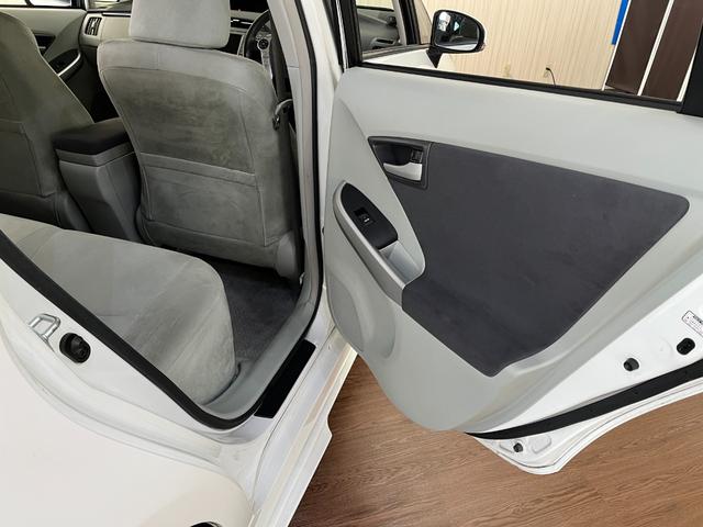 プリウス Ｇ　Ｇ＿エアロパーツ＿純正ＨＤＤナビ／バックモニター／ＣＤ＿ビルトインＥＴＣ　ステアリングスイッチ　オートライト　スマートキー　純正アルミホイール　電動格納ミラー　トノカバー（40枚目）