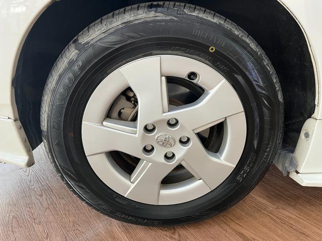 プリウス Ｇ　Ｇ＿エアロパーツ＿純正ＨＤＤナビ／バックモニター／ＣＤ＿ビルトインＥＴＣ　ステアリングスイッチ　オートライト　スマートキー　純正アルミホイール　電動格納ミラー　トノカバー（41枚目）