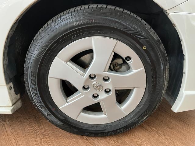 プリウス Ｇ　Ｇ＿エアロパーツ＿純正ＨＤＤナビ／バックモニター／ＣＤ＿ビルトインＥＴＣ　ステアリングスイッチ　オートライト　スマートキー　純正アルミホイール　電動格納ミラー　トノカバー（42枚目）