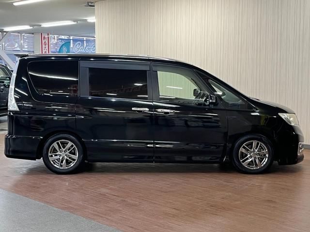 セレナ ライダー　ライダ－＿純正ナビ／フルセグＴＶ／バックモニタ－＿両側パワースライドドア　ＥＴＣ　ステアリングリモコン　社外アルミホイール（ＡＵＴＥＣＨ）　ＨＩＤヘッドライト／フォグランプ　スマートキー（9枚目）