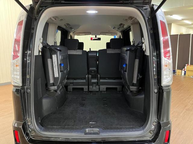 セレナ ライダー　ライダ－＿純正ナビ／フルセグＴＶ／バックモニタ－＿両側パワースライドドア　ＥＴＣ　ステアリングリモコン　社外アルミホイール（ＡＵＴＥＣＨ）　ＨＩＤヘッドライト／フォグランプ　スマートキー（38枚目）