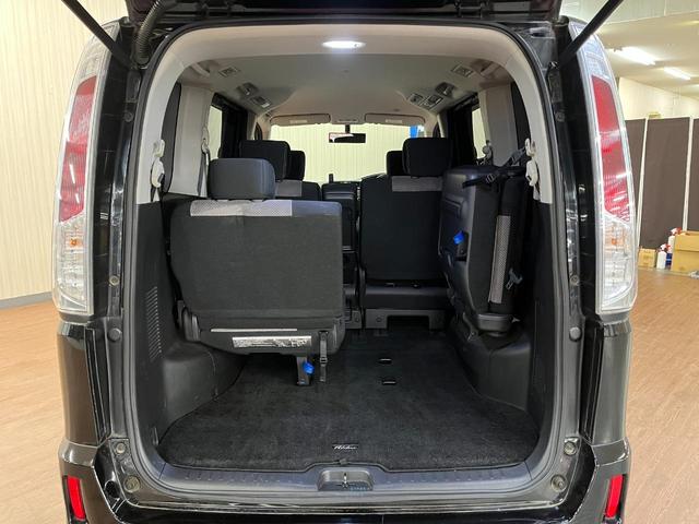 セレナ ライダー　ライダ－＿純正ナビ／フルセグＴＶ／バックモニタ－＿両側パワースライドドア　ＥＴＣ　ステアリングリモコン　社外アルミホイール（ＡＵＴＥＣＨ）　ＨＩＤヘッドライト／フォグランプ　スマートキー（39枚目）