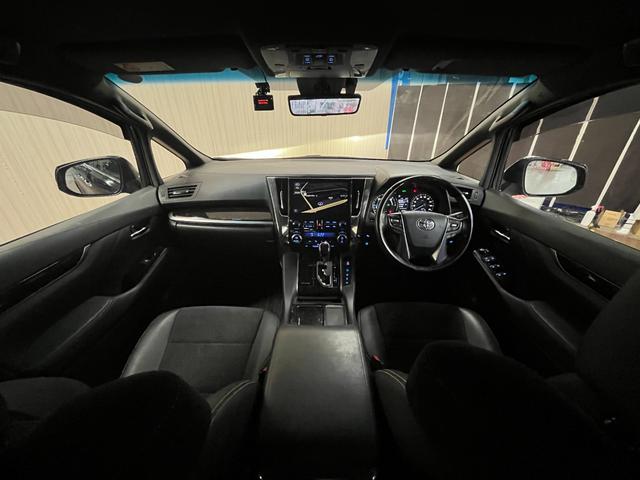 アルファードハイブリッド Ｓ　タイプゴールド　ＪＢＬサウンドシステム　レーダ－クルコン　純正ナビＴＶ　後席フリップダウンモニタ－　トヨタセーフティセンス　両側パワ－スライド　パワ－バックドア　ブラインドスポットモニタ－　前後ドラレコ　ＬＥＤライト（11枚目）